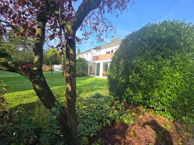 Garten Neuss Doppelhaush�lfte Charmante Doppelhaush�lfte mit S�dgarten, Wintergarten, PV-Anlage und moderner Heiztechnik
