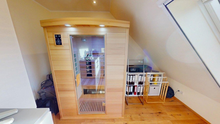 Sauna im Schlafzimmer oben Maisonettewohnung Kaarst
