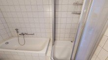 Badezimmer mit Dusche und Wanne Helle 3 Zimmer mit G-WC und gro�em Keller