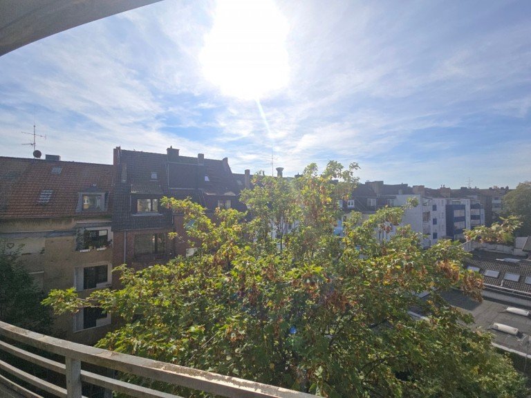 Aussicht vom Balkon D�sseldorf Wohnung Ger�umiges modernes Apparment mit Balkon und Einbauk�che