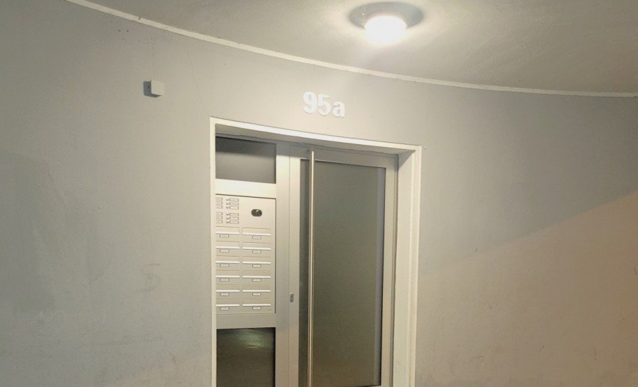 Neue Haust�r mit Videoklingelanlage Etagenwohnung M�nchengladbach