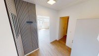 Bild (b1f60c58a29f27fb9c2b8d1ee429df73): Ger�umiges modernes Apparment mit Balkon und Einbauk�che
