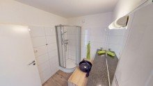 Modernes Duschbad Ger�umiges modernes Apparment mit Balkon und Einbauk�che