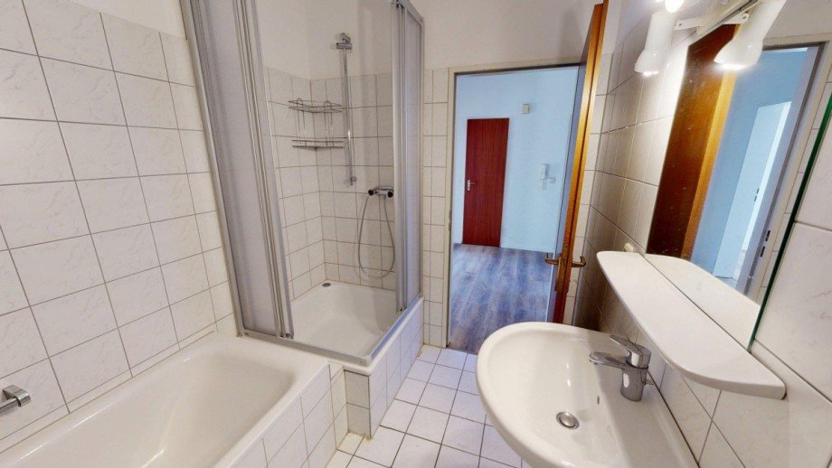 Badezimmer mit Dusche und Wanne Wohnung M�nchengladbach
