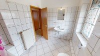 Bild (d0d31ea4b1363194d455876f8ac85a95): 2 Zimmer mit gro�er K�che und Tageslichtbad mit Wanne