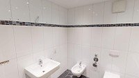 Bild (ed3b4fb7375c6f770fda40bf19dcfeed): Gro�z�gige Erdgeschosswohnung mit Badewanne