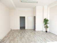 Bild (ffff3556f948a0a40b66eea01c1cea47): Sch�nes helles B�ro mit viel Fensterfl�che