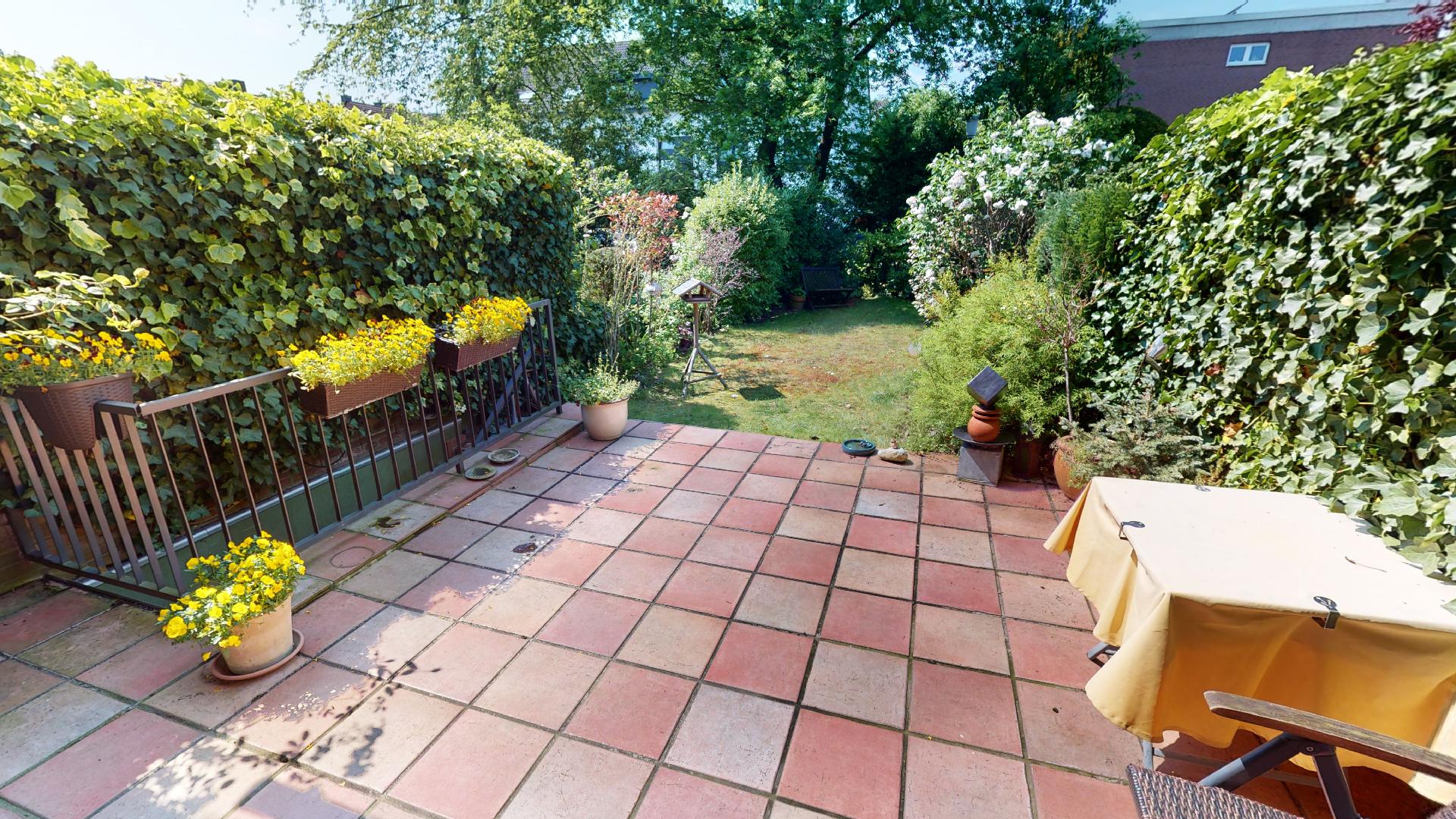 Foto - Terrasse und Garten