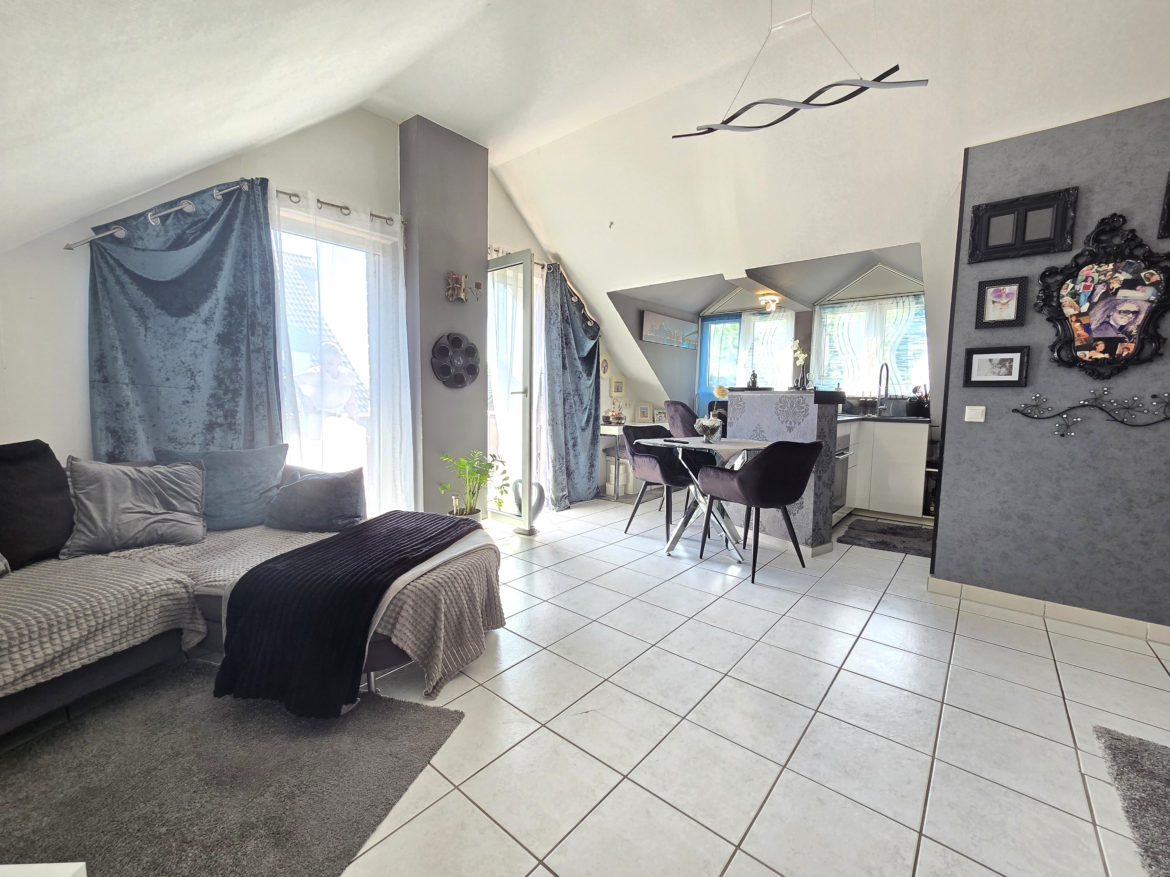 Foto - Wohn-Esszimmer mit Balkon