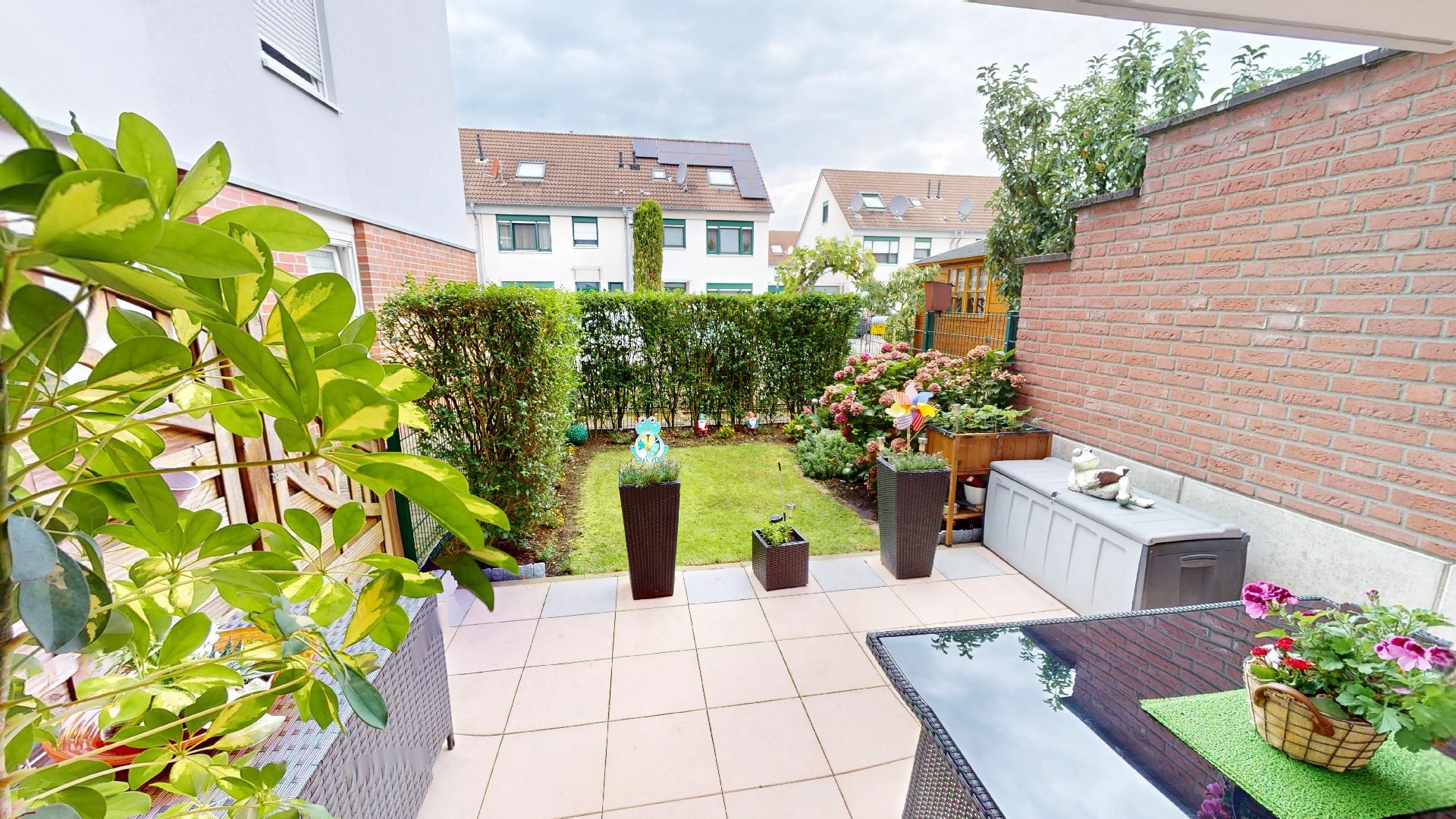 Foto - Terrasse mit kleinem Garten